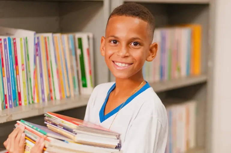 Paraíba leva mais de 4,6 mil crianças e adolescentes de volta à escola