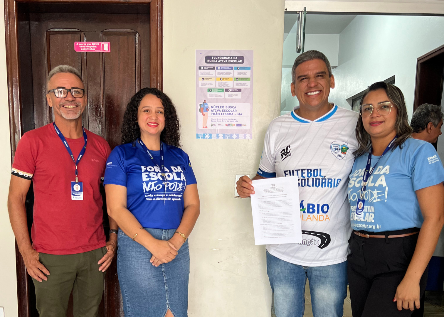 Caderno jurídico ajuda gestores escolares a conscientizar familiares e estudantes sobre a importância da educação