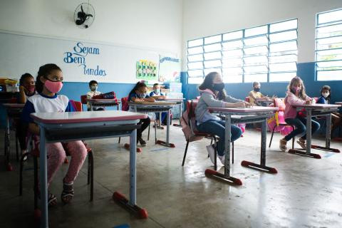 “Nesta volta às aulas, é urgente ir atrás de quem deixou a escola ou não conseguiu aprender na pandemia”, alerta UNICEF